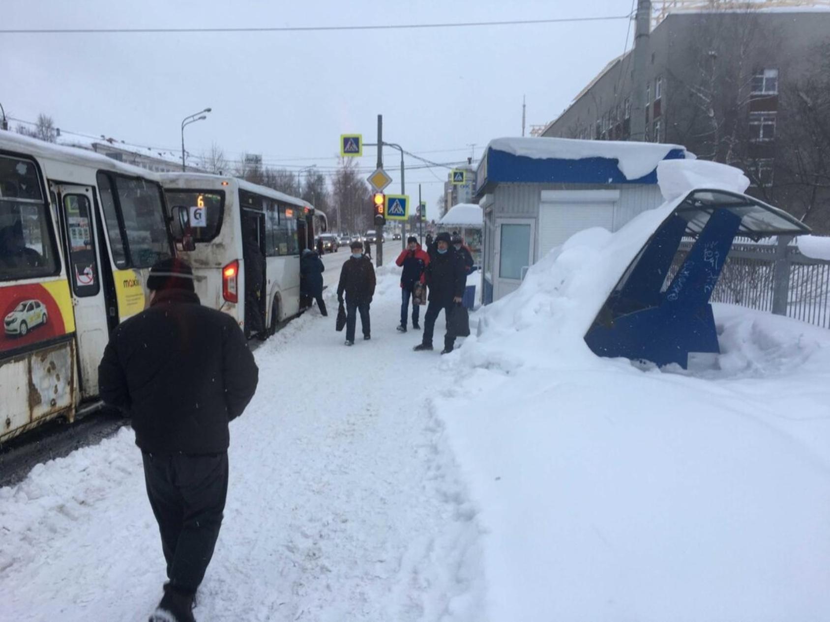 В Архангельске нет денег на уборку автобусных остановок