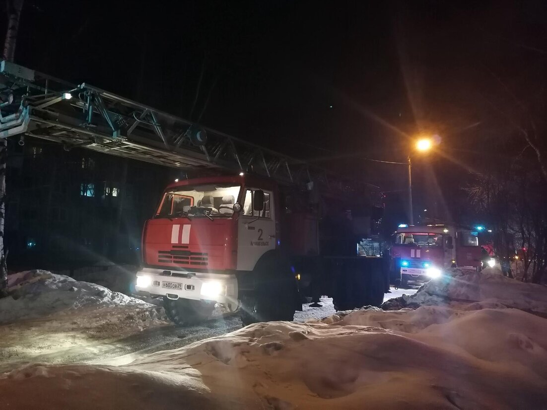 Пожар в архангельской слободе ульяновск. Пожар. Пожар в многоквартирном доме. Пожар в девятиэтажке. Пожар в дно 13 03 22.