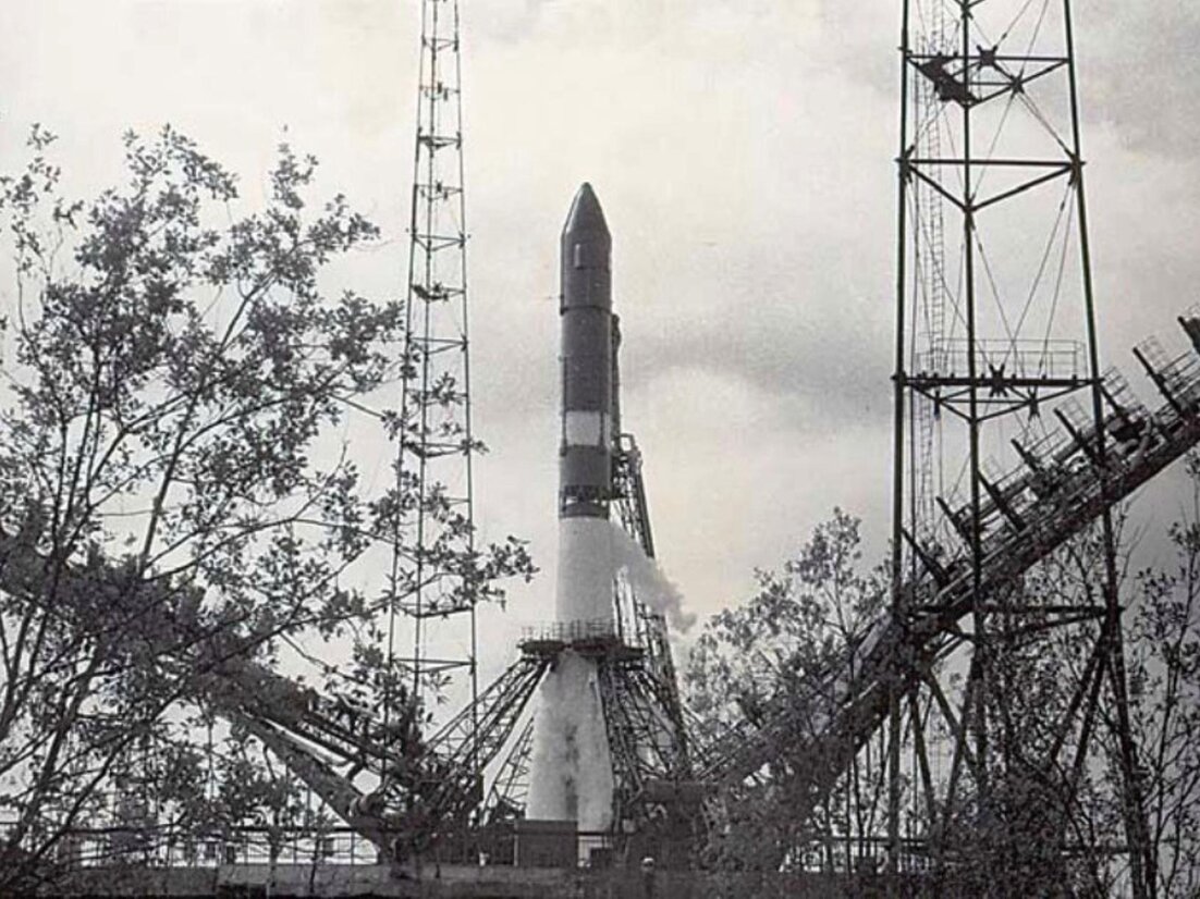 Первая ракета носитель ссср. Космодром Плесецк 1957. Ракета Восток 2. Восток-2 космический корабль Титов. Ракета носитель Восток СССР.
