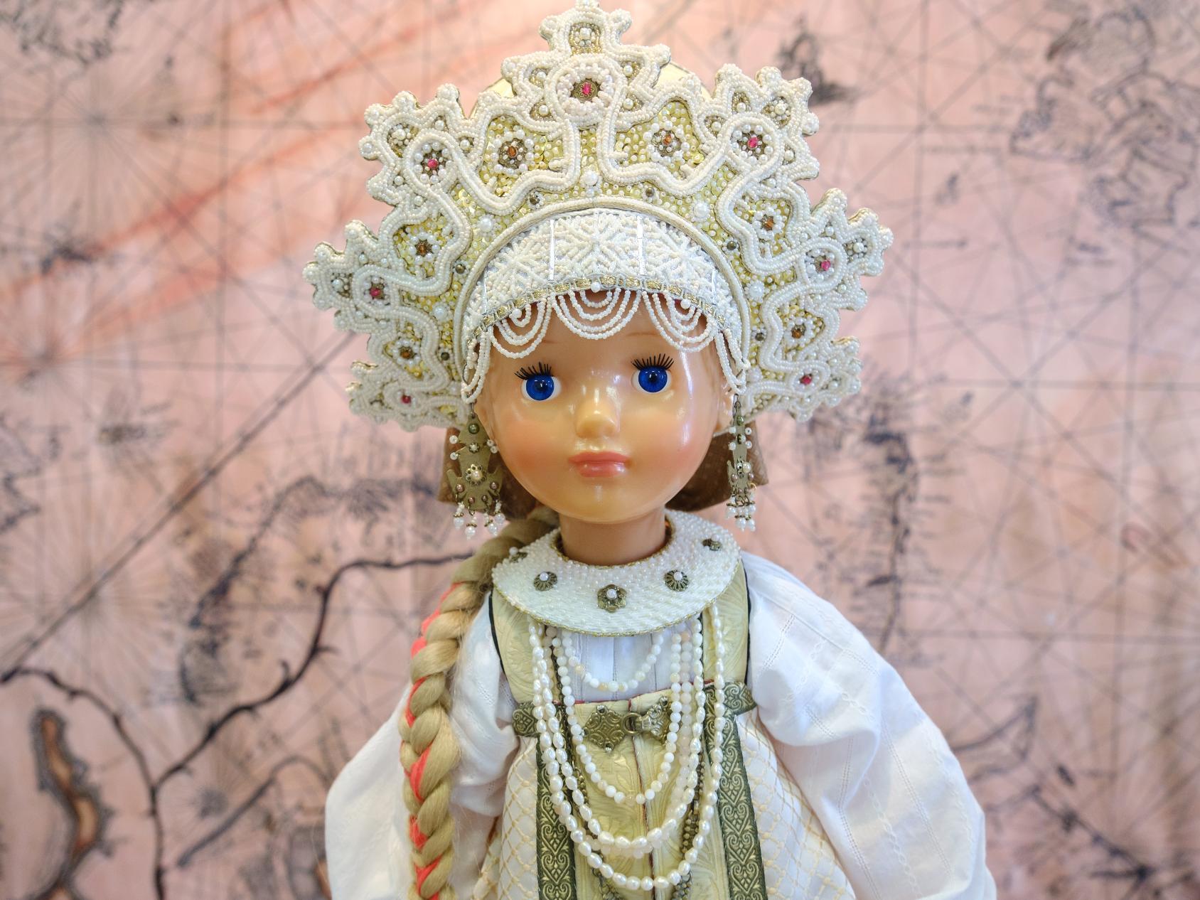 Кукла в русском платье XIX века Анастасия Сирень в коробке-шкаф