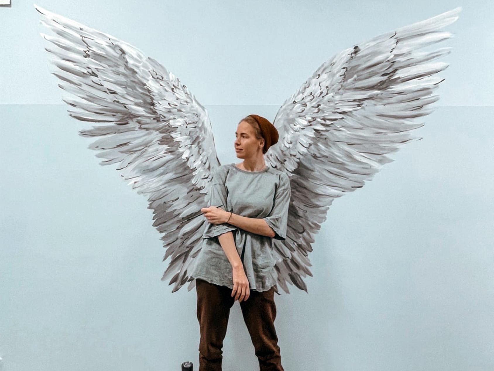 Крылья – символичный рисунок для одной из архангельских частных
школ. Дети вырастают, оканчивают учёбу и улетают кто куда