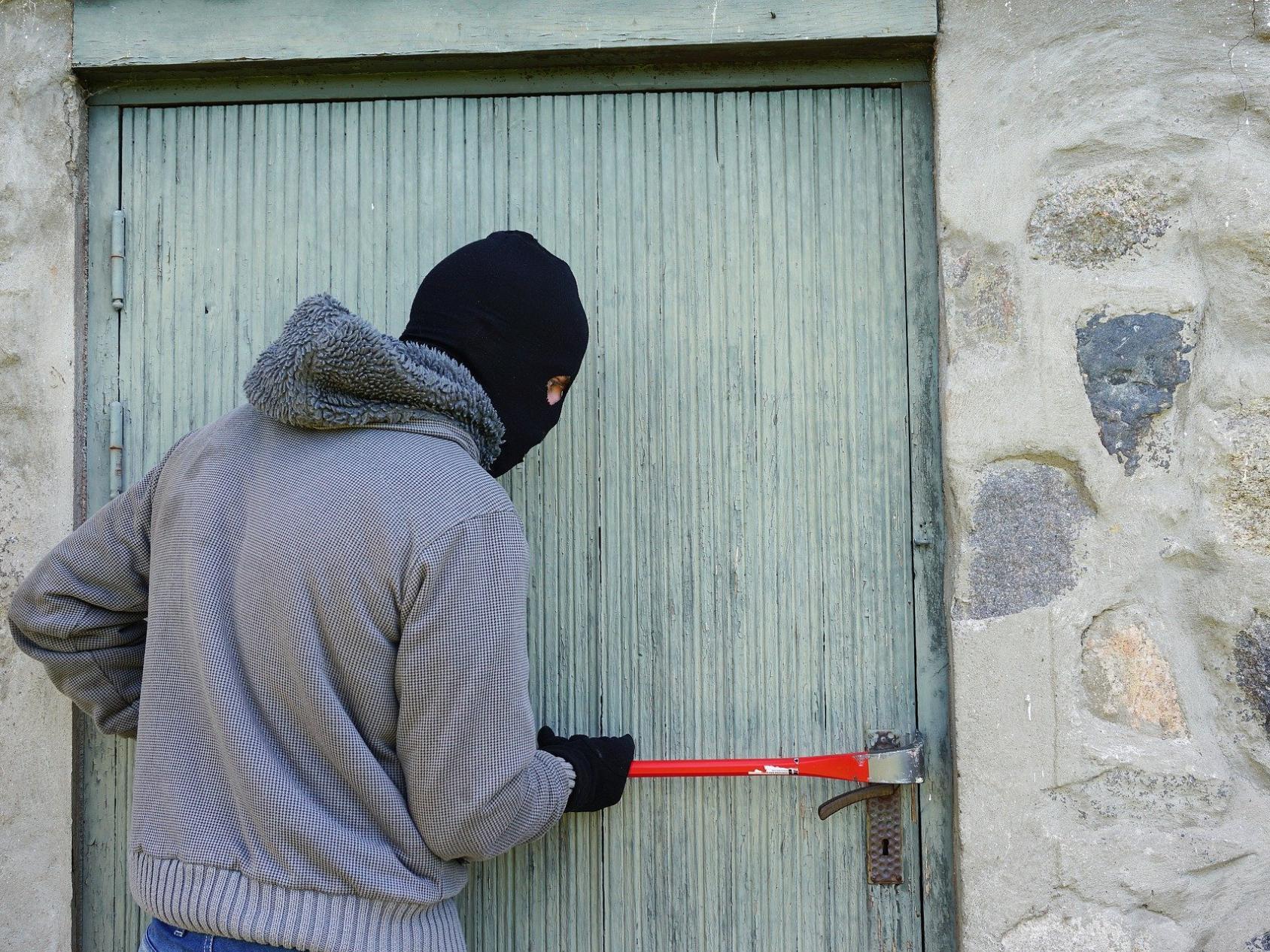 В Архангельске поймали вора, сдававшего украденные вещи в металлолом